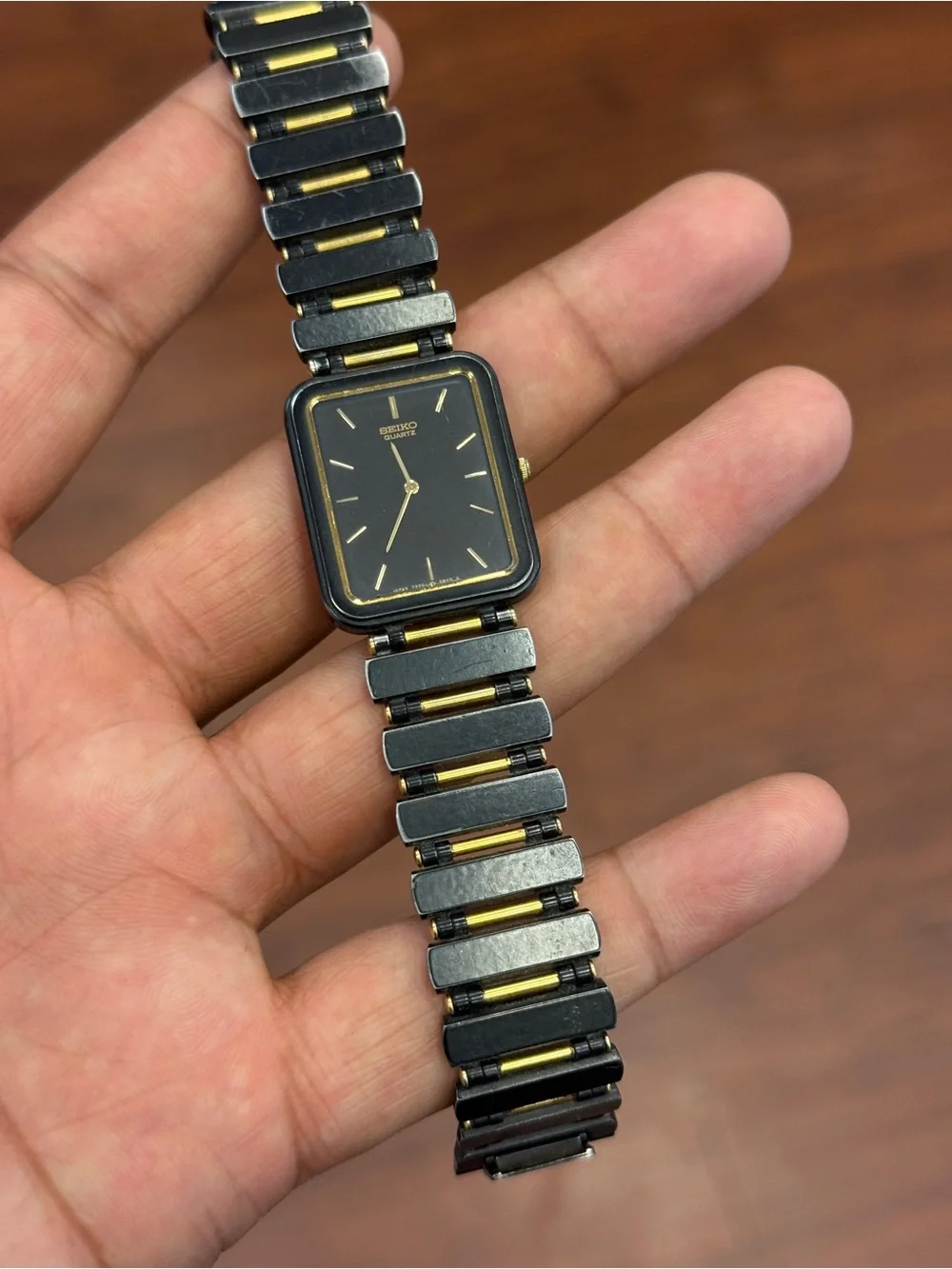 Seiko Vintage 1985 tank rare  Quartz Black & Gold Thin Watch unisex